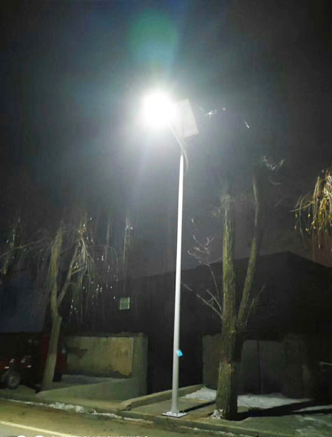 积石山县新疆太阳能路灯项目