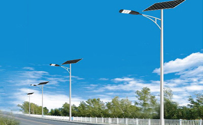 农村道路装新疆太阳能路灯选多大瓦数实测